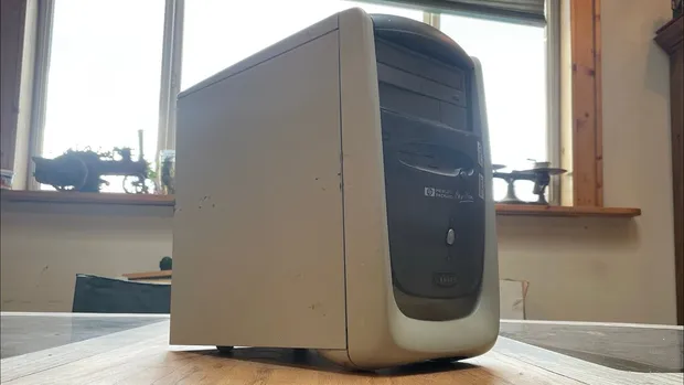 A beige HP Pavilion desktop tower and monitor from the late 1990s.